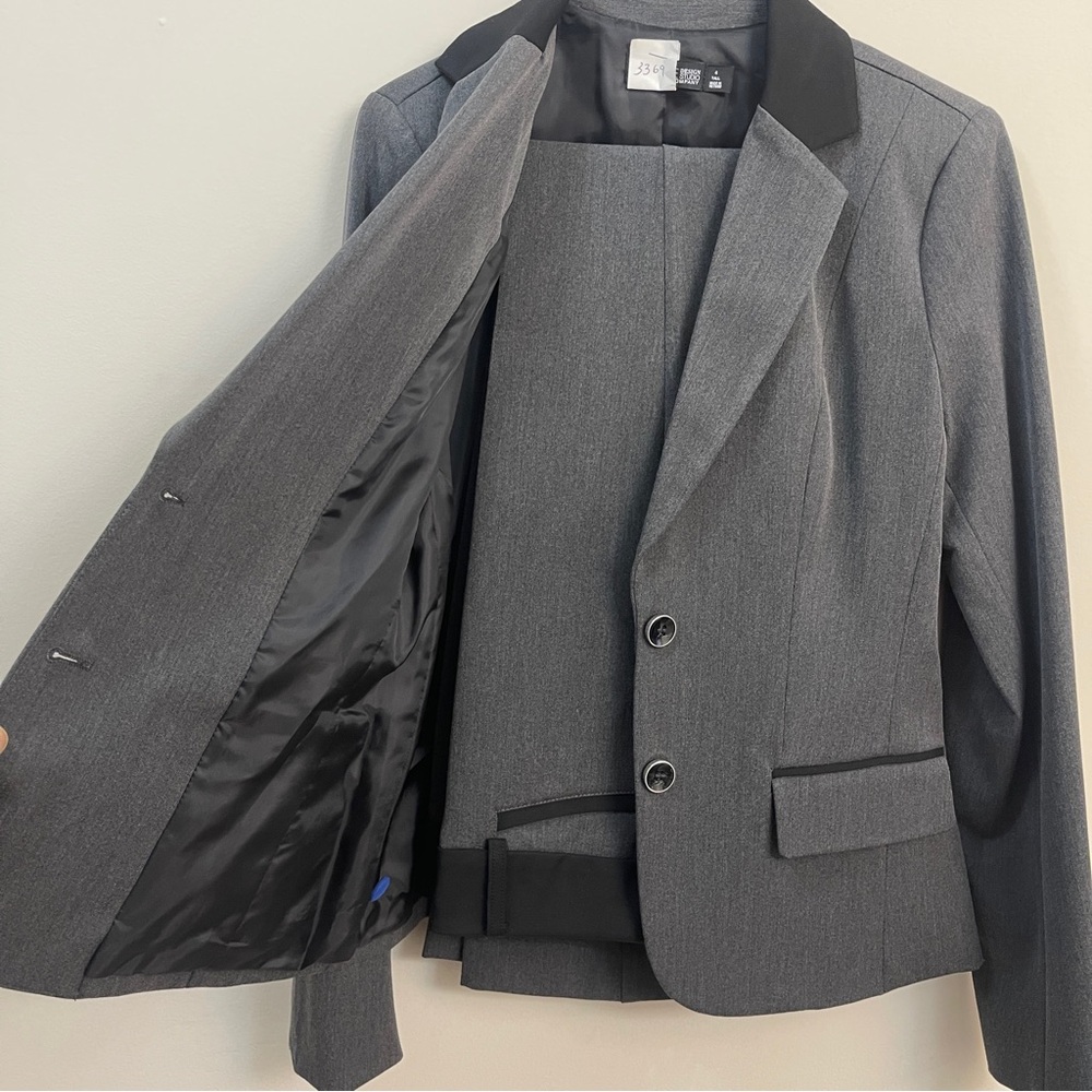 NWOT - New York & Company 7th Avenue Women's Suit in Black & Grey Suit - size 4